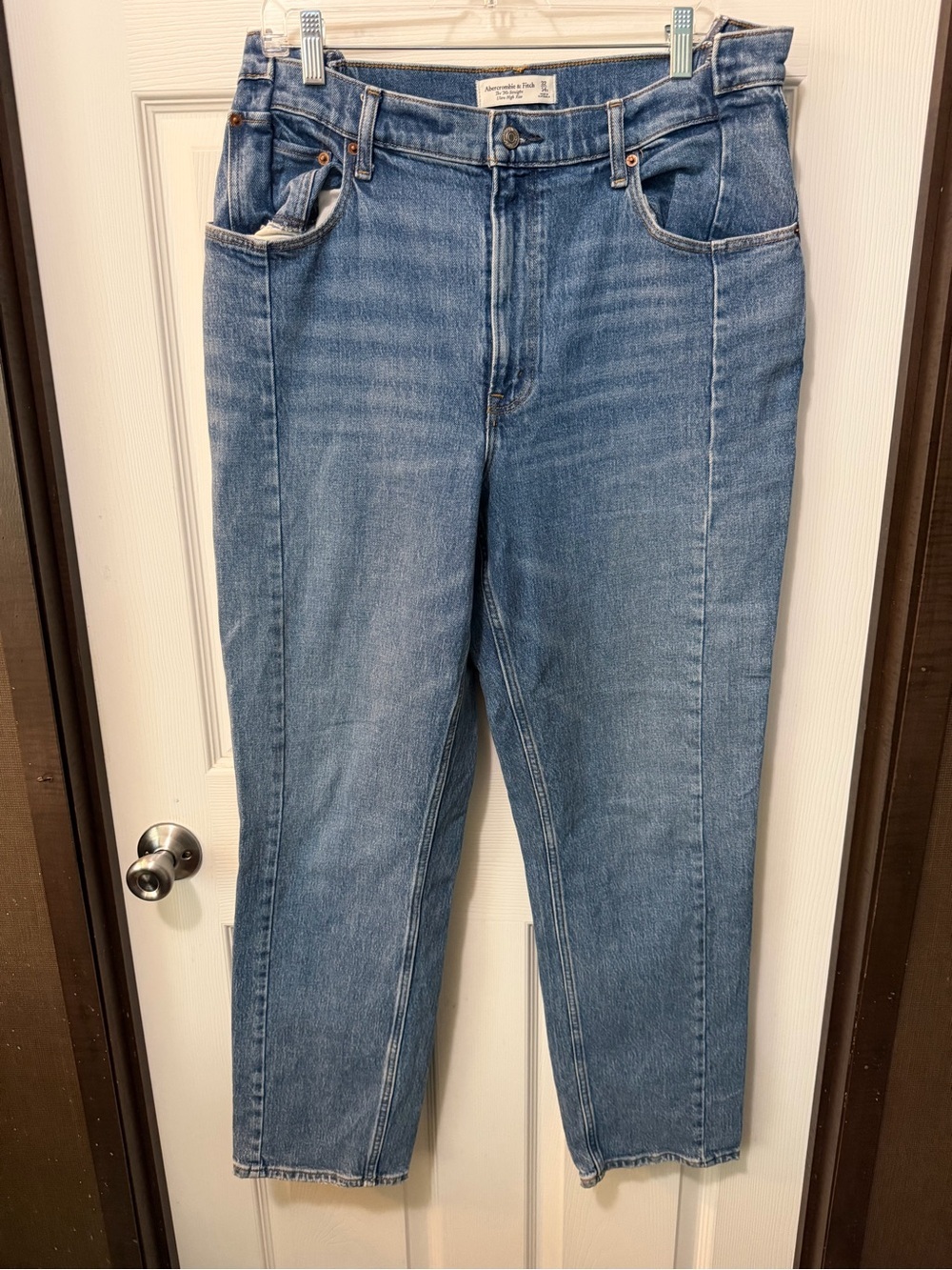 Abercrombie & Fitch Medium Blue 90’s Straight Ultra High Rise Jeans Sz 32/14